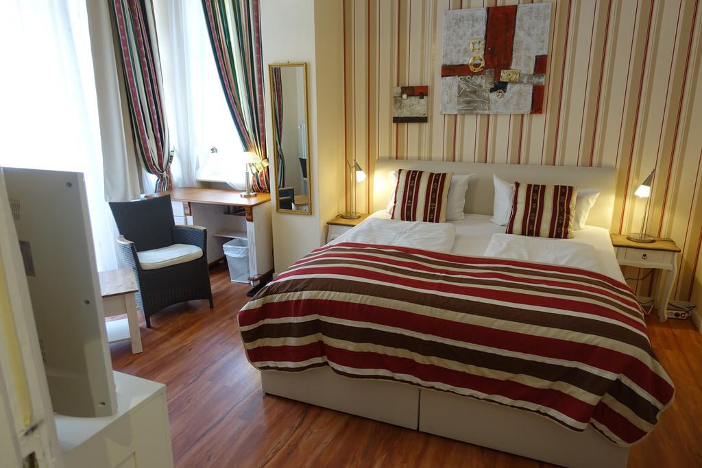 Hotel Villa Konstanz เบอร์ลิน ภายนอก รูปภาพ