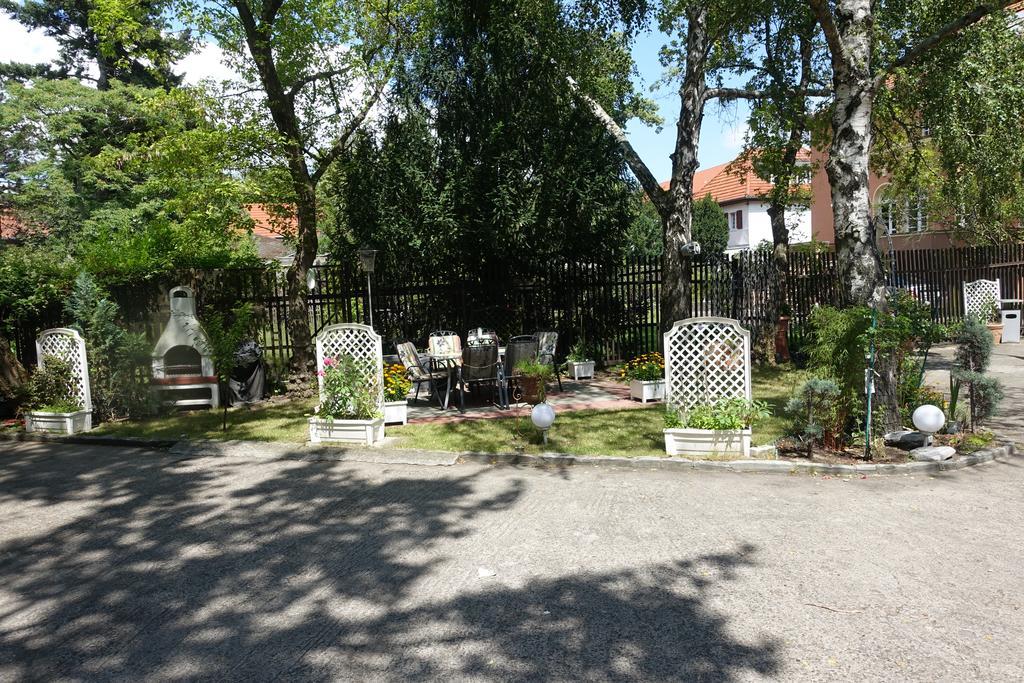 Hotel Villa Konstanz เบอร์ลิน ภายนอก รูปภาพ
