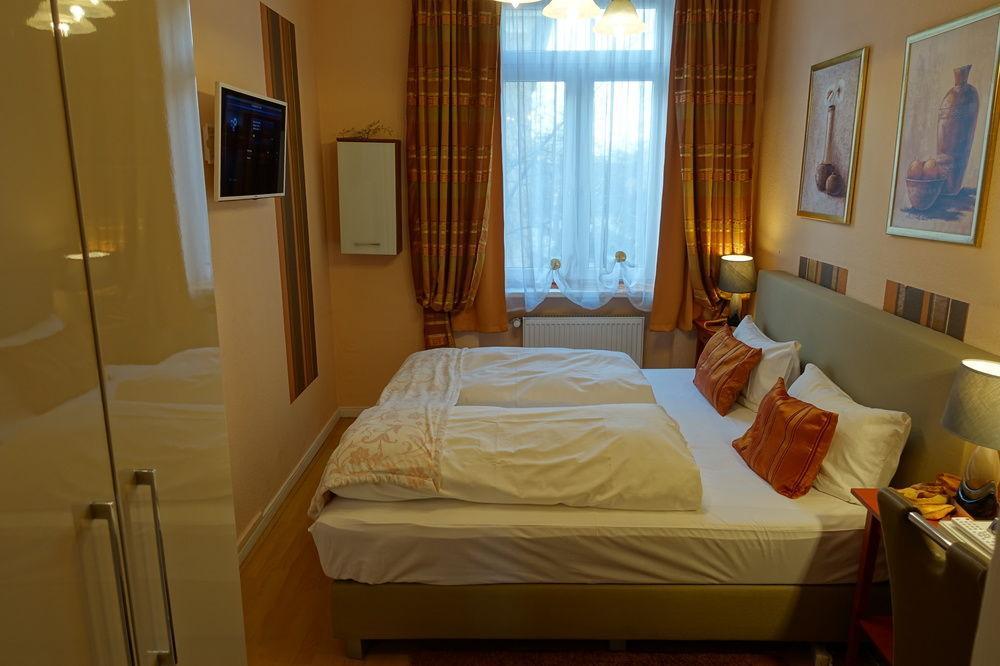 Hotel Villa Konstanz เบอร์ลิน ภายนอก รูปภาพ