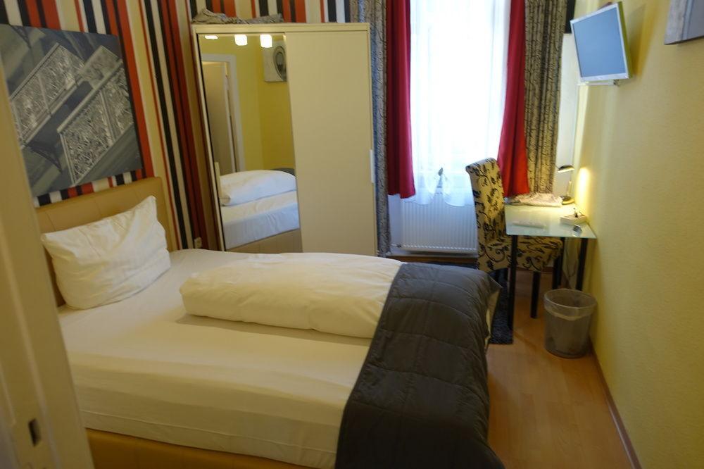 Hotel Villa Konstanz เบอร์ลิน ภายนอก รูปภาพ