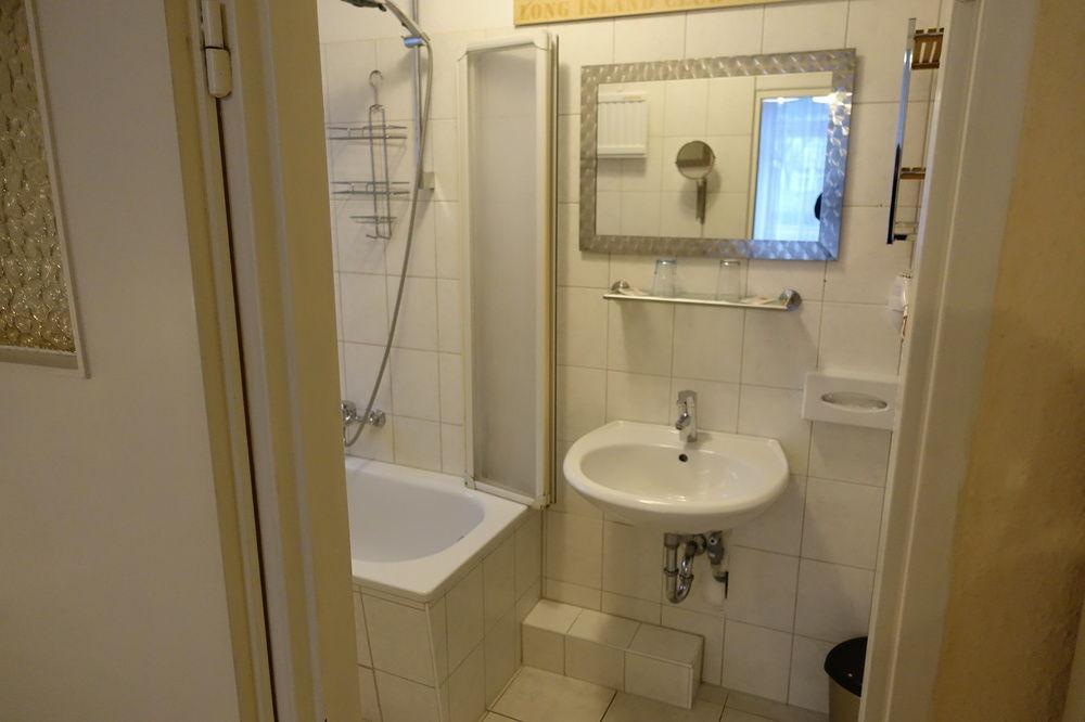 Hotel Villa Konstanz เบอร์ลิน ภายนอก รูปภาพ