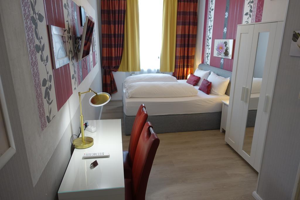 Hotel Villa Konstanz เบอร์ลิน ภายนอก รูปภาพ