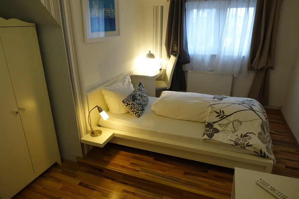 Hotel Villa Konstanz เบอร์ลิน ภายนอก รูปภาพ